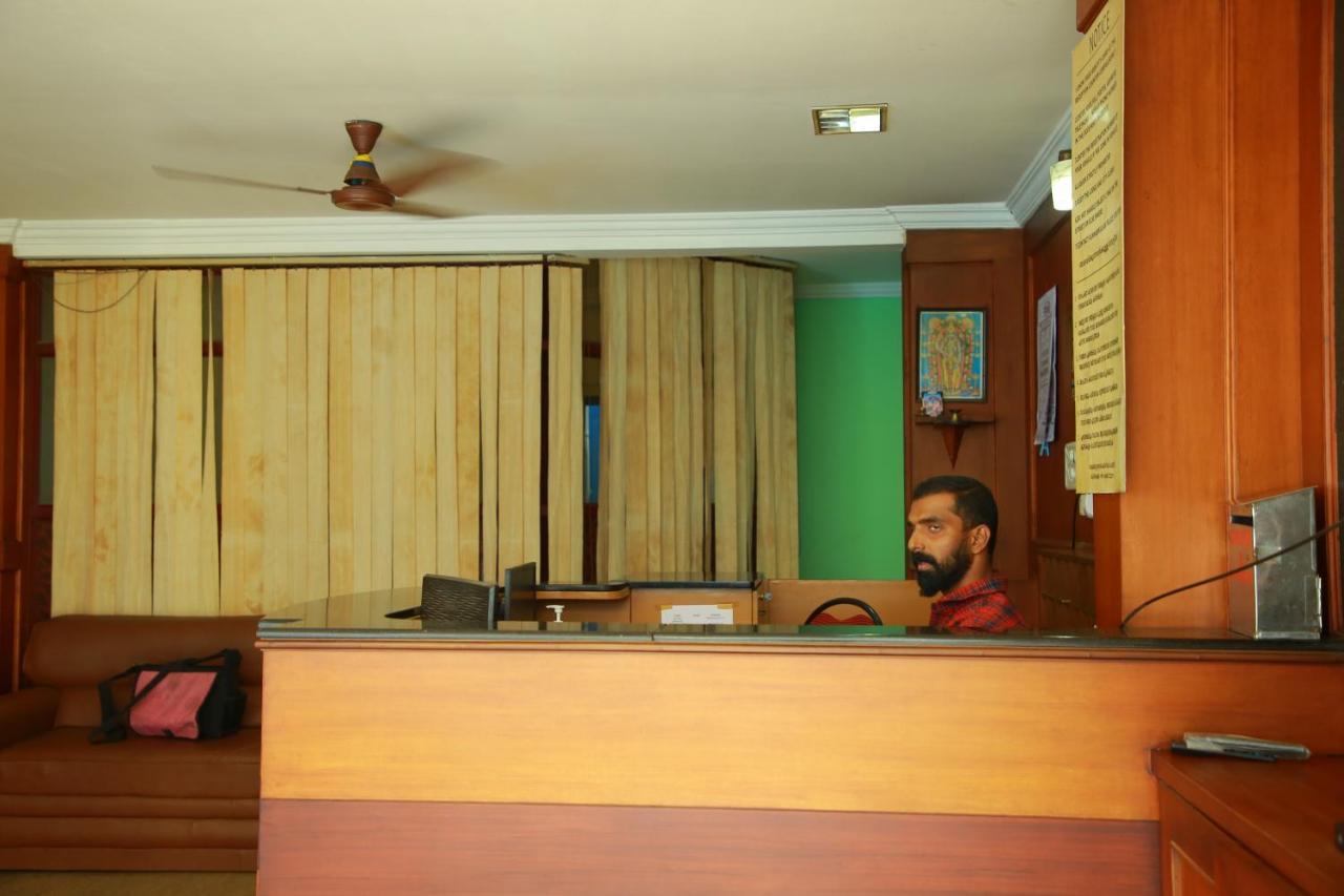 Kunnamkulam Kalathil Tourist Home מראה חיצוני תמונה