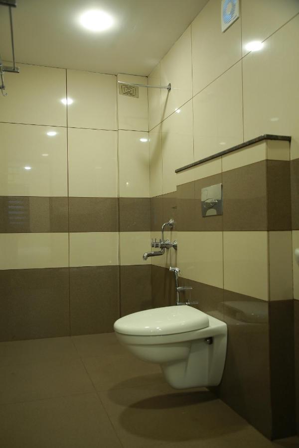 Kunnamkulam Kalathil Tourist Home מראה חיצוני תמונה