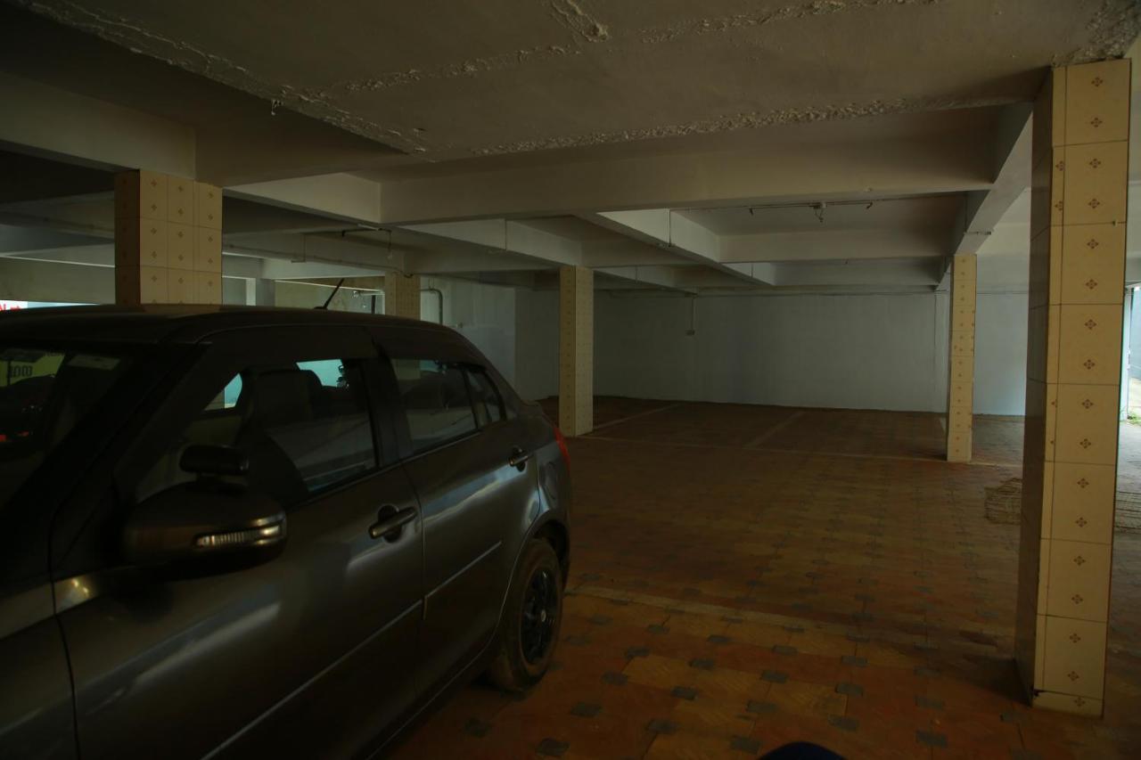 Kunnamkulam Kalathil Tourist Home מראה חיצוני תמונה