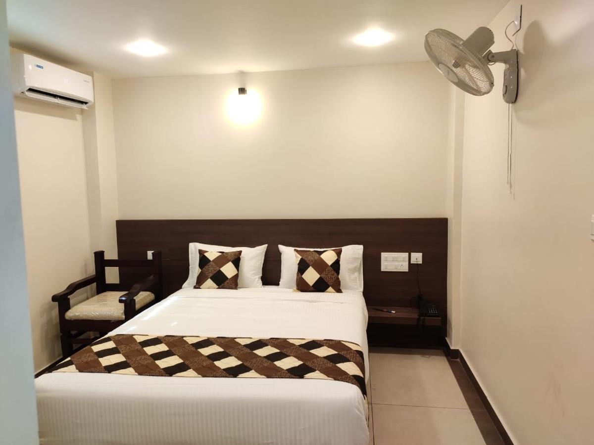 Kunnamkulam Kalathil Tourist Home מראה חיצוני תמונה