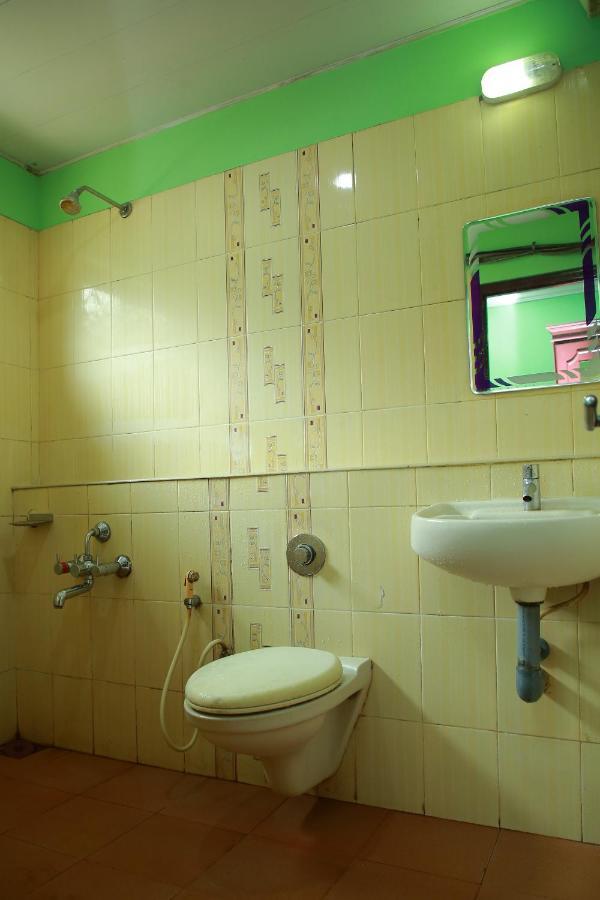 Kunnamkulam Kalathil Tourist Home מראה חיצוני תמונה