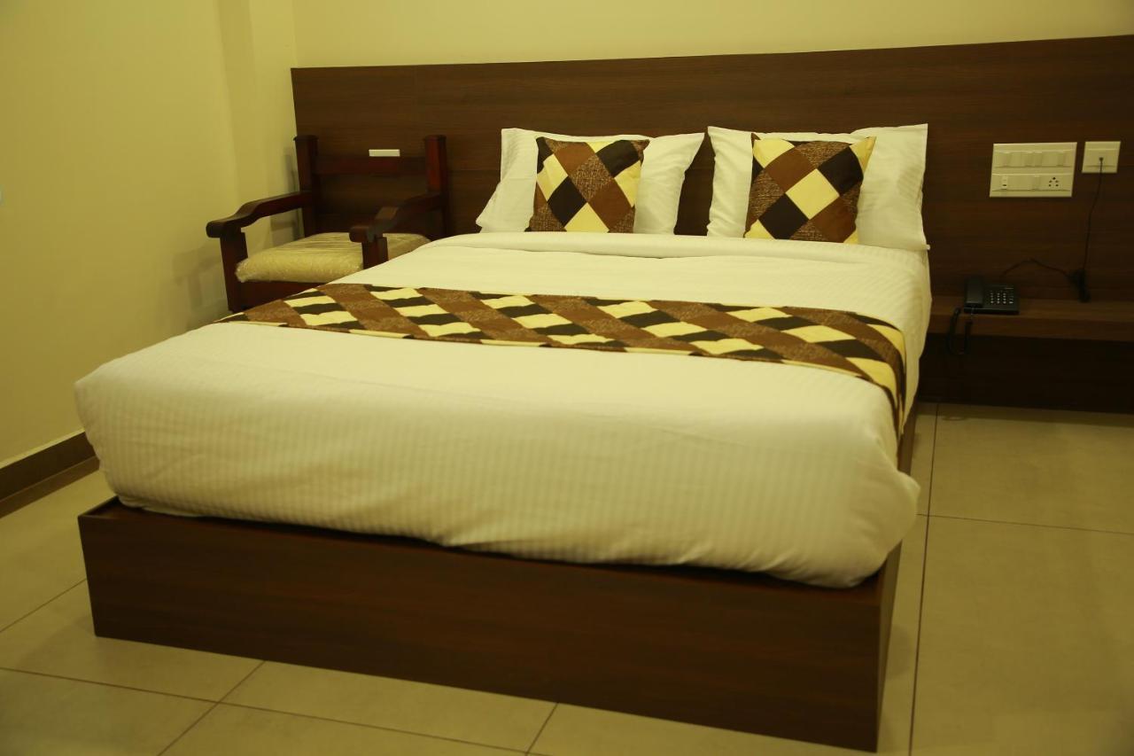 Kunnamkulam Kalathil Tourist Home מראה חיצוני תמונה