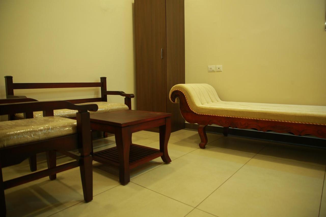 Kunnamkulam Kalathil Tourist Home מראה חיצוני תמונה