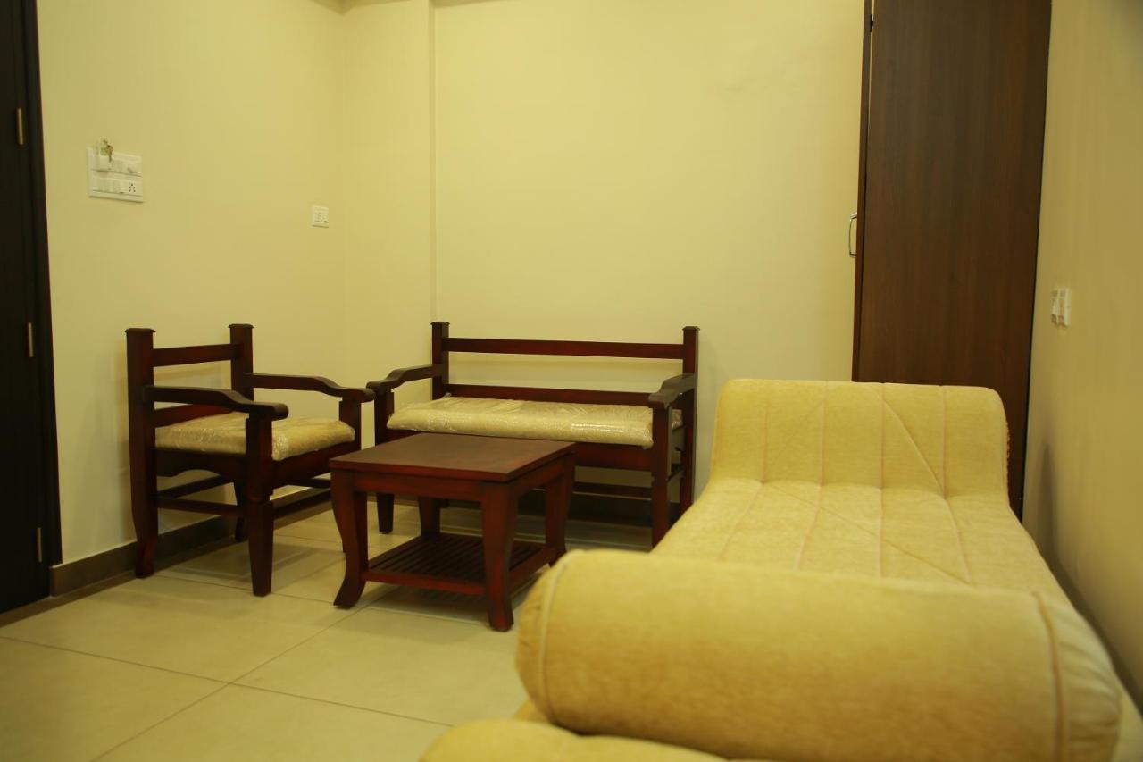 Kunnamkulam Kalathil Tourist Home מראה חיצוני תמונה